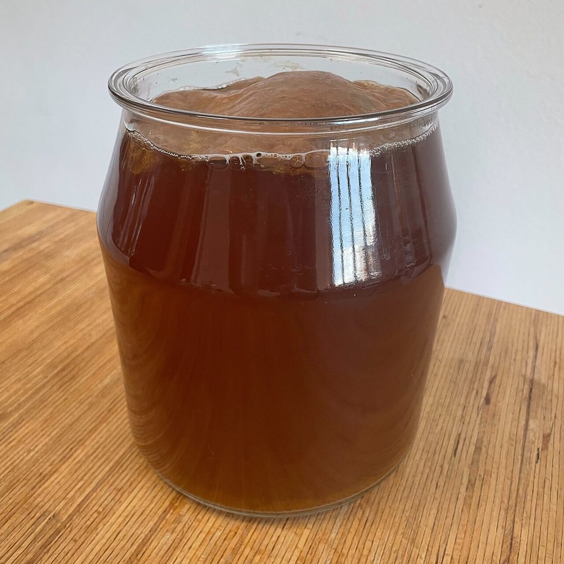 Kombucha en pleno proceso de fermentación
